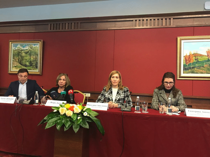 Министър Ангелкова: Павилиони с единна визия ще заменят сергиите по тротоарите в „Слънчев бряг-изток“ още това лято