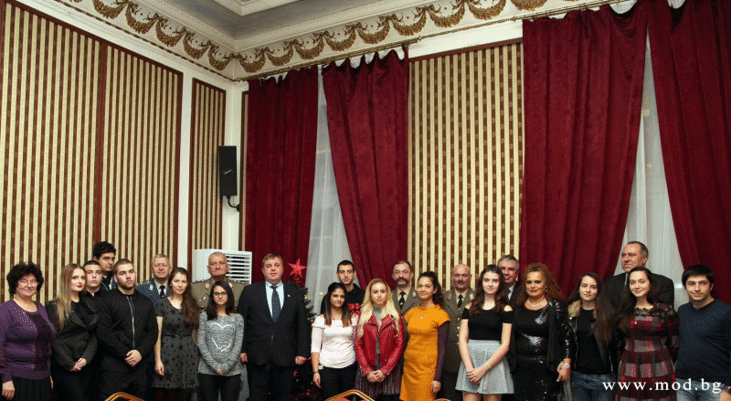 Министърът на отбраната Красимир Каракачанов и началникът на отбраната генерал-лейтенант Андрей Боцев проведоха среща с деца от Фондация „Деца на Българската армия“