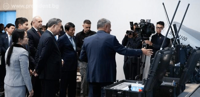 Румен Радев: Доказалата се със своето качество българска отбранителна индустрия предоставя отлични възможности за успешни международни партньорства