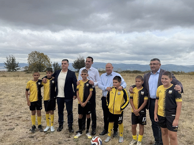 Първа копка на стадион „Белмекен“ в село Костенец