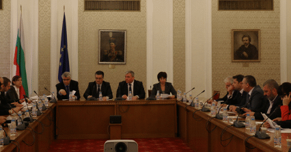 Комисията по икономическата политика и туризъм създаде работна група, която да подготви и предложи редакция на комисията на проекта на решение за възстановяване на дейността и производството на Завода за непрекъснато леене на стомана на МК „Кремиковци”