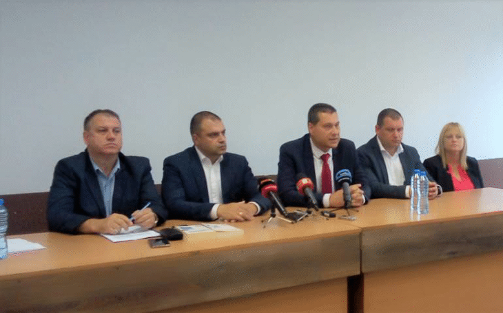 Трима мъже са привлечени като обвиняеми и задържани по искане на Окръжна прокуратура – Пловдив за грабеж от дома на 81-годишна жена в с. Белозем, обл. Пловдив