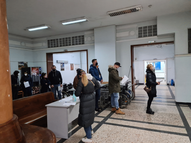 Започна извършването на масова ваксинация в три общински многопрофилни болници и в 12 ДКЦ