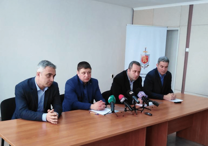 Районна прокуратура – Елхово задържа за срок до 72 часа двама мъже, обвинени за извършване на грабеж на общопрактикуващ лекар