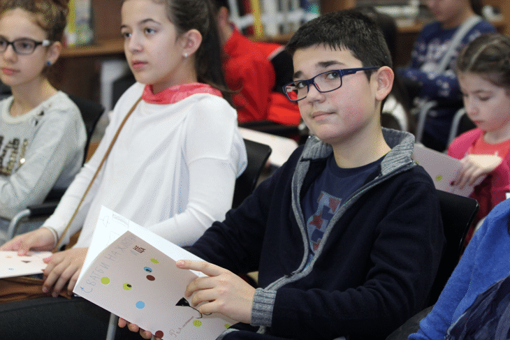 Ученици Подаряват Книги В Националната Седмица На Четенето