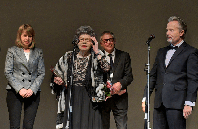 Удостоиха С Престижната „Награда На София“ Стоянка Мутафова За Огромния Й Принос Към Актьорската Професия