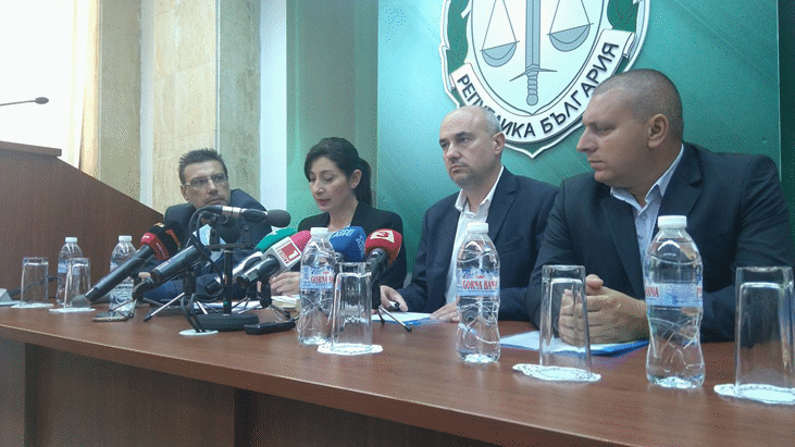 Контрабандни цигари за над 834 000 лв. откриха митническите служители в Бургас