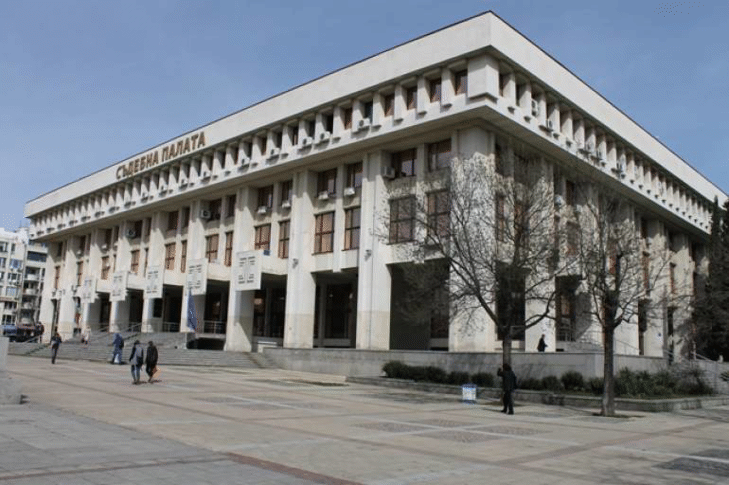 Районна прокуратура Бургас извършва проверка по случая с психично болен мъж в града