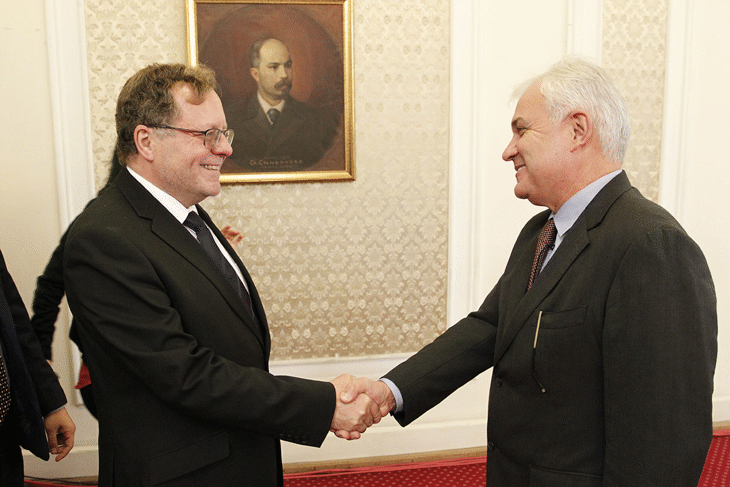 Заместник-председателят на Народното събрание Явор Нотев разговаря с председателя на Върховната сметната палата на Чешката република Милослав Кала