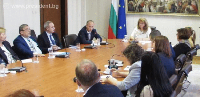 Вицепрезидентът: Децата с български произход да получат образование в България е национална кауза