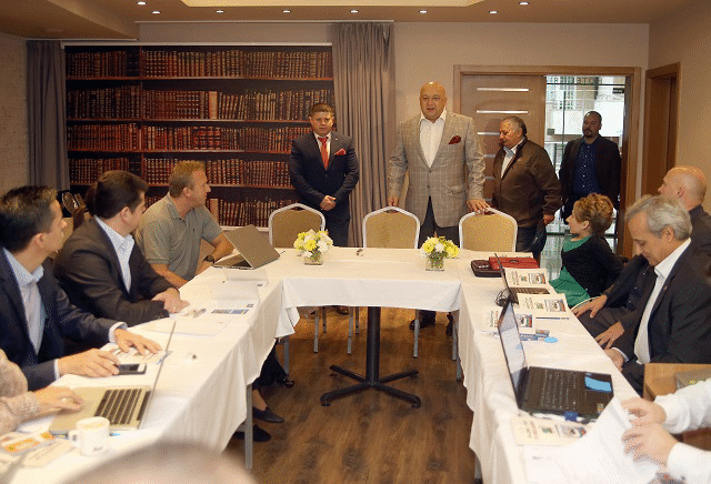 Министър Кралев връчи почетни плакети на ММС на ръководителите на Европейската конфедерация по бадминтон