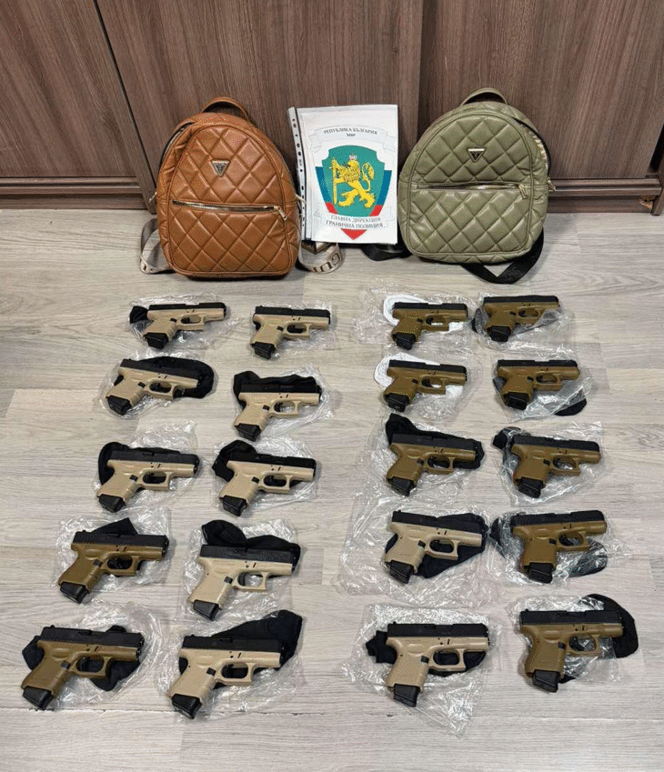 Гранични полицаи задържаха на ГКПП „Капитан Андреево“ чужди граждани, опитали да внесат в страната 20 бойни пистолета