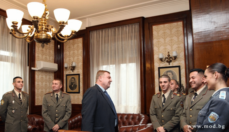 Министърът на отбраната Красимир Каракачанов: Да служиш на страната си е въпрос на дълг и чест