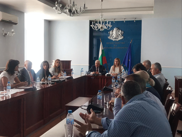 Министър Ангелкова проведе работна среща с министъра на здравеопазването Кирил Ананиев и водещи лекари