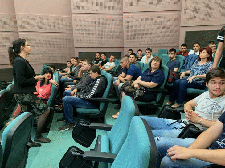 Представители на Апелативна прокуратура – Бургас и на ОД на МВР в града проведоха превантивна среща с ученици от Професионална гимназия по механоелектротехника и електроника на тема„Пътна безопасност – нарушения и санкции”