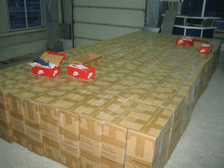 Митнически служители откриха 1200 чифта маратонки при проверка на товарен автомобил в района на ГКПП Видин