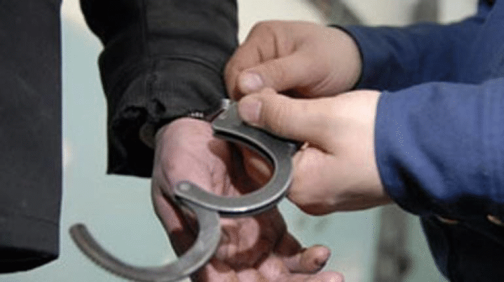 Районна прокуратура – Бургас задържа за 72 часа Петър Б., обвинен в причиняване на телесна повреда по хулигански подбуди на бургаски фоторепортер