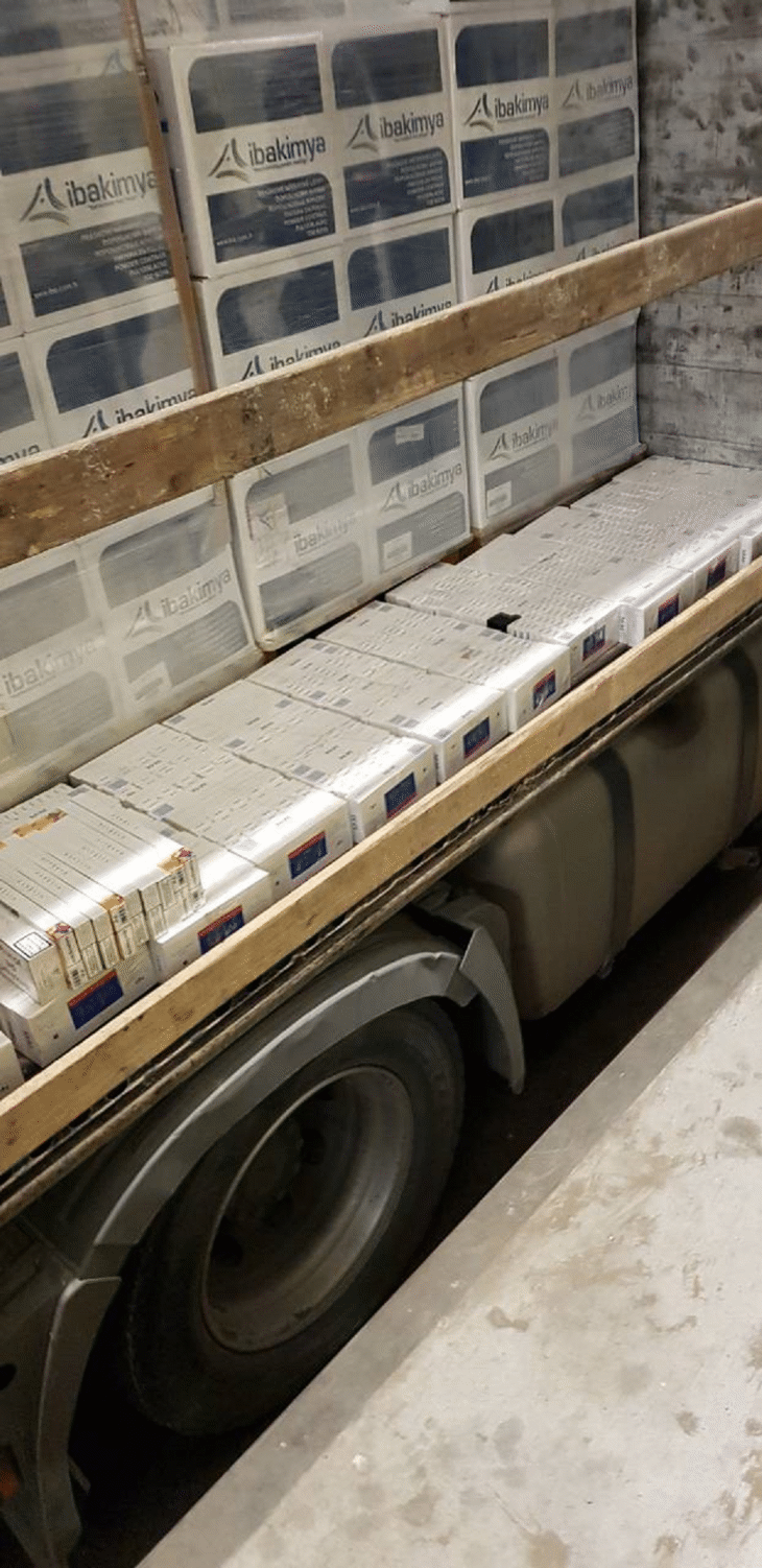 74 800 къса контрабандни цигари, укрити в два български камиона, откриха митническите служители на МП Капитан Андреево