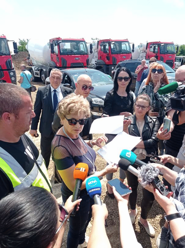 Министър Комитова констатира нарушения по трасето на участък 6 от АМ „Хемус“