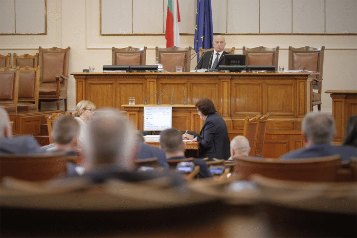 Народното събрание подкрепи започването на преговори за членство в ЕС на Северна Македония и Албания при определени условия
