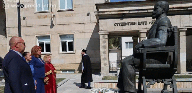 Вицепрезидентът в Свищов: Трябва да инвестираме повече в образование, за да сме конкурентоспособни