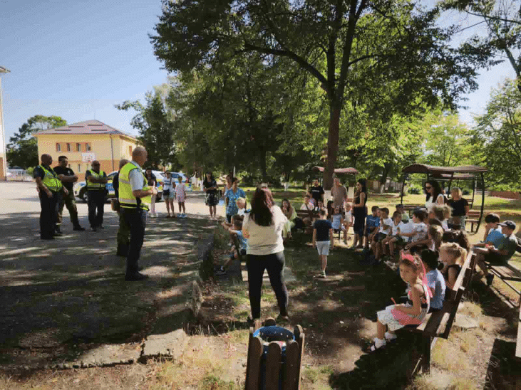 Деца от Брезник се включиха в инициативата на полицията „Безопасно лято 2026“