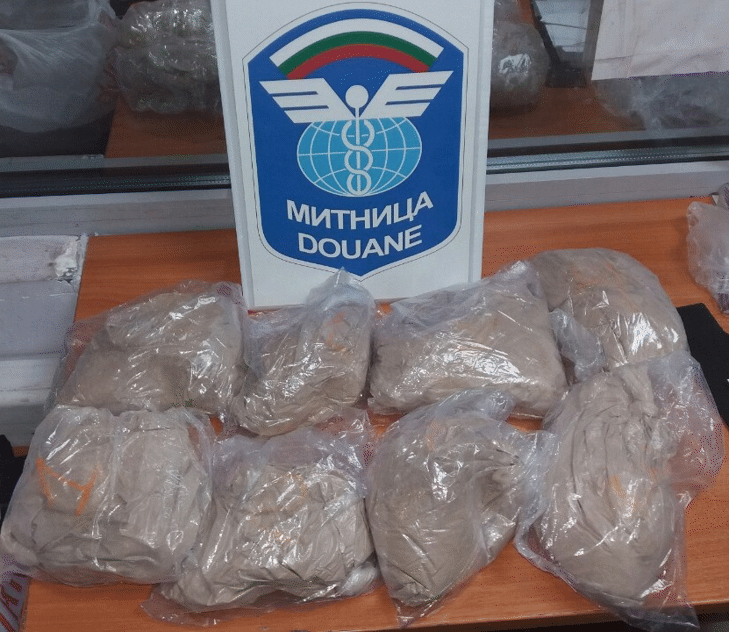 Над 3 кг хероин по телата на три жени откриха митническите служители на МП Капитан Андреево