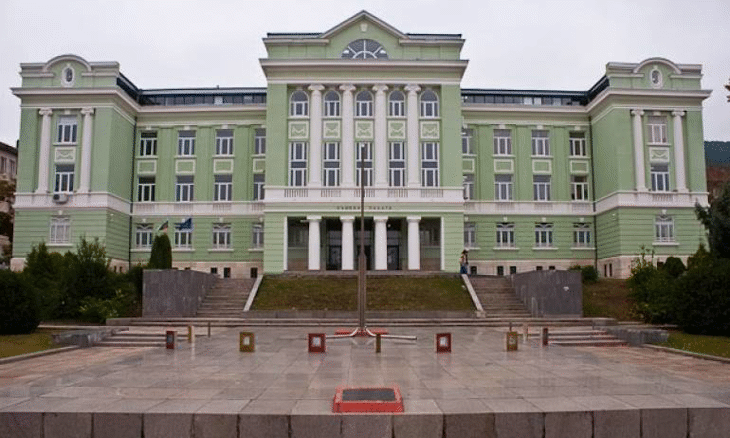 Прокурори от Окръжната прокуратура в Шумен представят структурата на съдебната система пред десетокласници в часовете по етика и право