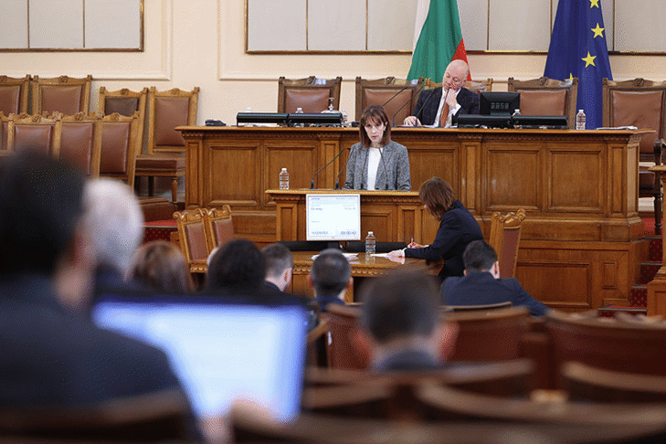 Народното събрание изслуша председателя на Централната избирателна комисия Камелия Нейкова във връзка с подготовката и провеждането на избори