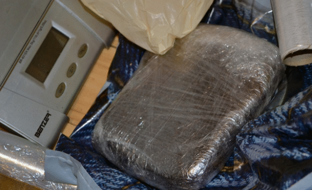 10,368 кг опиум в резервната гума на лек автомобил откриха митническите служители на МП Капитан Андреево