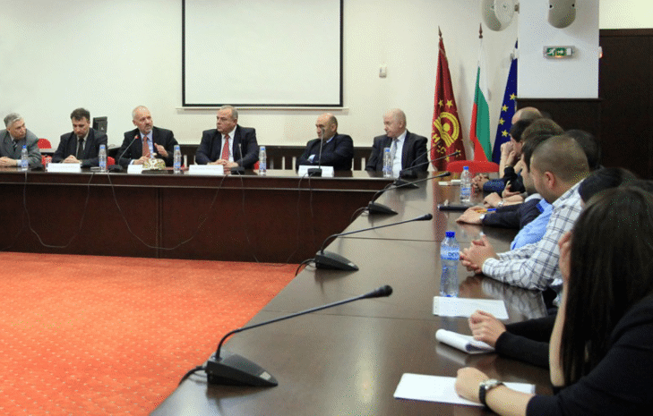 Министърът на отбраната Тодор Тагарев представи днес пред студенти от УНСС приоритетите на отбранителната политика на Република България