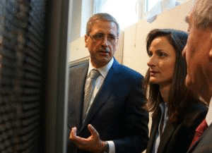 Еврокомисарят Мария Габриел се запозна с възможностите на българския суперкомпютър