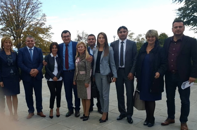 Министър Кралев и Комисията по въпросите на децата, младежта и спорта проведоха дискусия с представители на спортната общественост във Варна