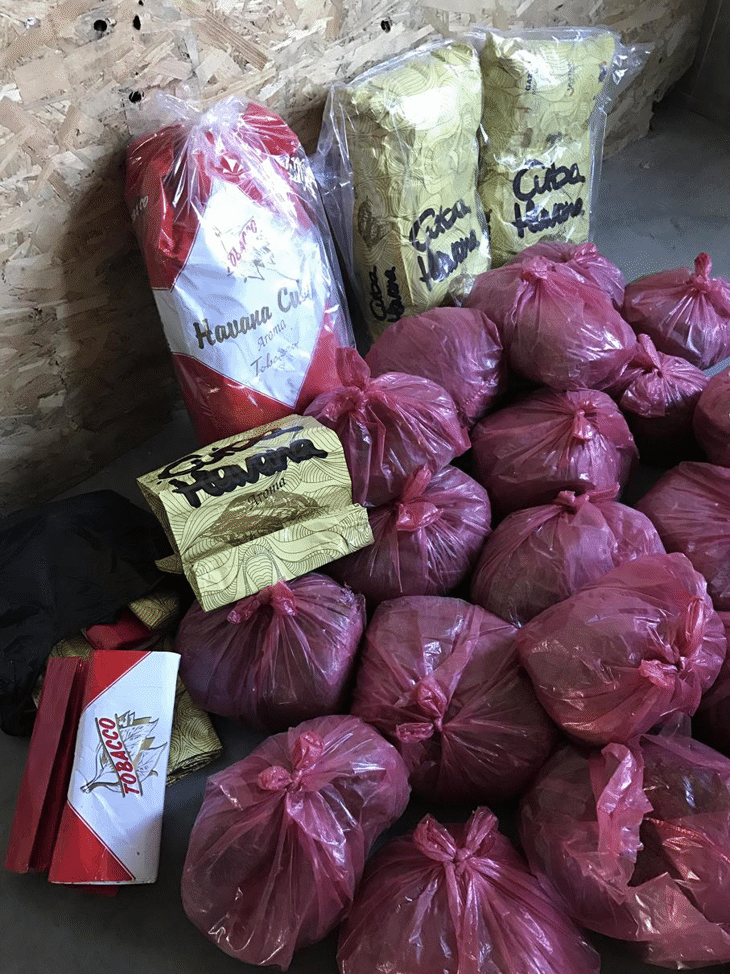 Над 50 кг тютюн зад бронята на лек автомобил откриха митническите служители на Лесово