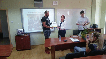 Заместник-министър Русинова връчи сертификати на работещи, завършили обучения по проект „Ваучери за заети лица“