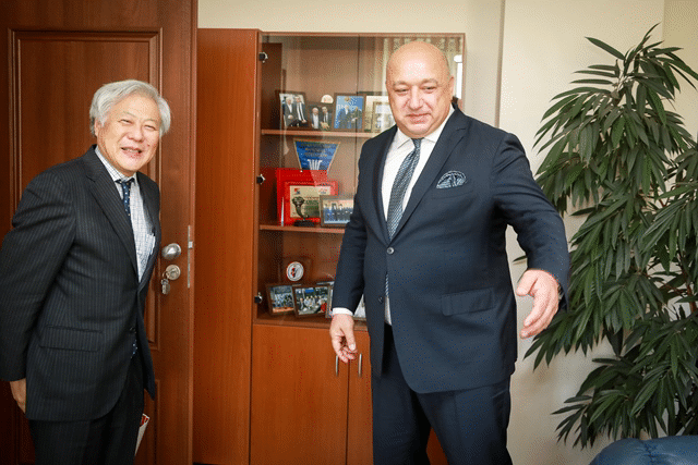 Министър Кралев се срещна с новия японски посланик Масато Ватанабе