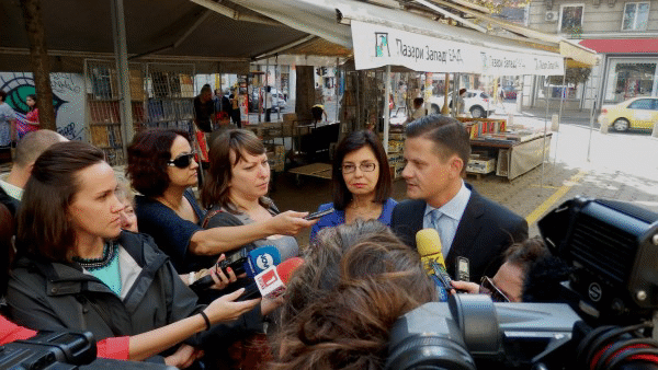 КЗП и медиите провериха продават ли се стари бележници