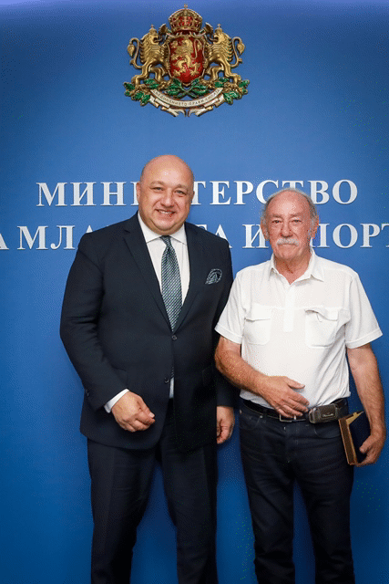 Министър Кралев се срещна с дългогодишния спортен директор на „Рено“ Жерар Доранжон