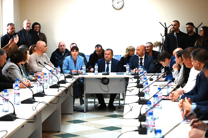 Министър Адемов Се Запозна С Напредъка По Цялостната Промяна В Грижата За Възрастните