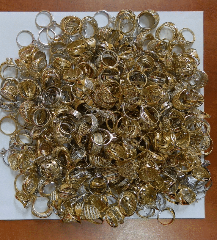 Златни бижута в облегалката на автобус откриха митническите служители на МП Капитан Андреево