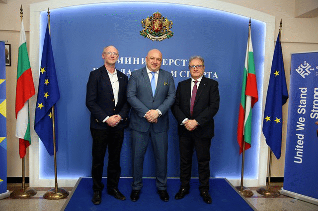 Министър Кралев се срещна с президентa на Световната конфедерация по бейзбол и софтбол Рикардо Фракари