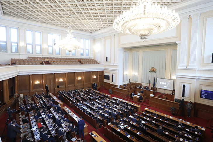 Народното събрание прие достъпът до данните в БУЛСТАТ да се осъществява след идентификация на заявителя чрез квалифициран електронен подпис или цифров сертификат