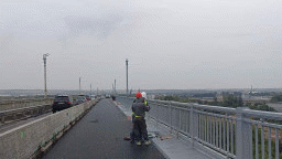 Монтирани са реставрираните осветителни стълбове и част от парапета на Дунав мост при Русе