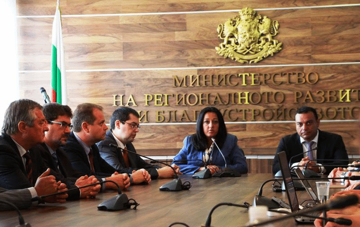 В присъствието на министрите  Лиляна Павлова и Ивайло Московски се постави началото на строителството на участъка от Лот 3 на АМ „Струма“ между  Кресна и Сандански