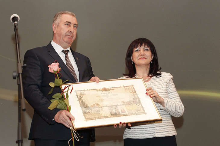 Председателят на парламента Цвета Караянчева връчи специалния приз „Изборът на българите” на церемонията за обявяване на Годишните награди в туризма