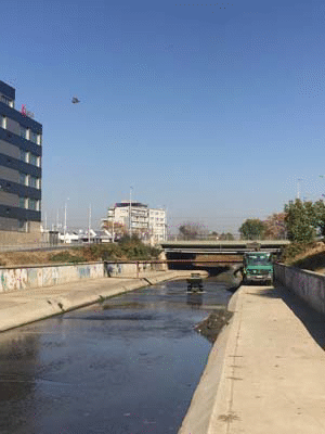 Продължава почистването на реки в София