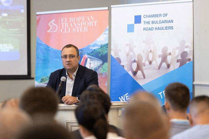 Министър Иван Иванов подкрепи превозвачи за основни техни искания