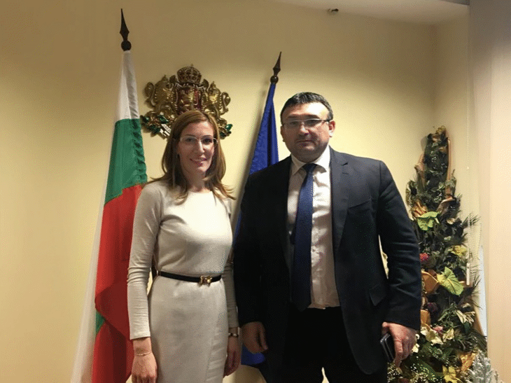 Министър Ангелкова обсъди с главния секретар на МВР Младен Маринов сигурността на курортите за студентския празник Министър Ангелкова обсъди с главния секретар на МВР Младен Маринов сигурността на курортите за студентския празник