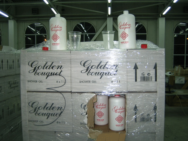 Над 5000 л водка, скрита под бутилки с душ гел, задържаха митнически служители в района на Дунав мост 2