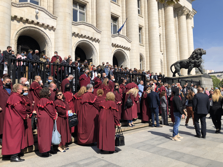Позиция на Ръководството на Прокуратурата на Република България във връзка с протестните действия на прокурори, следователи и съдебни служители